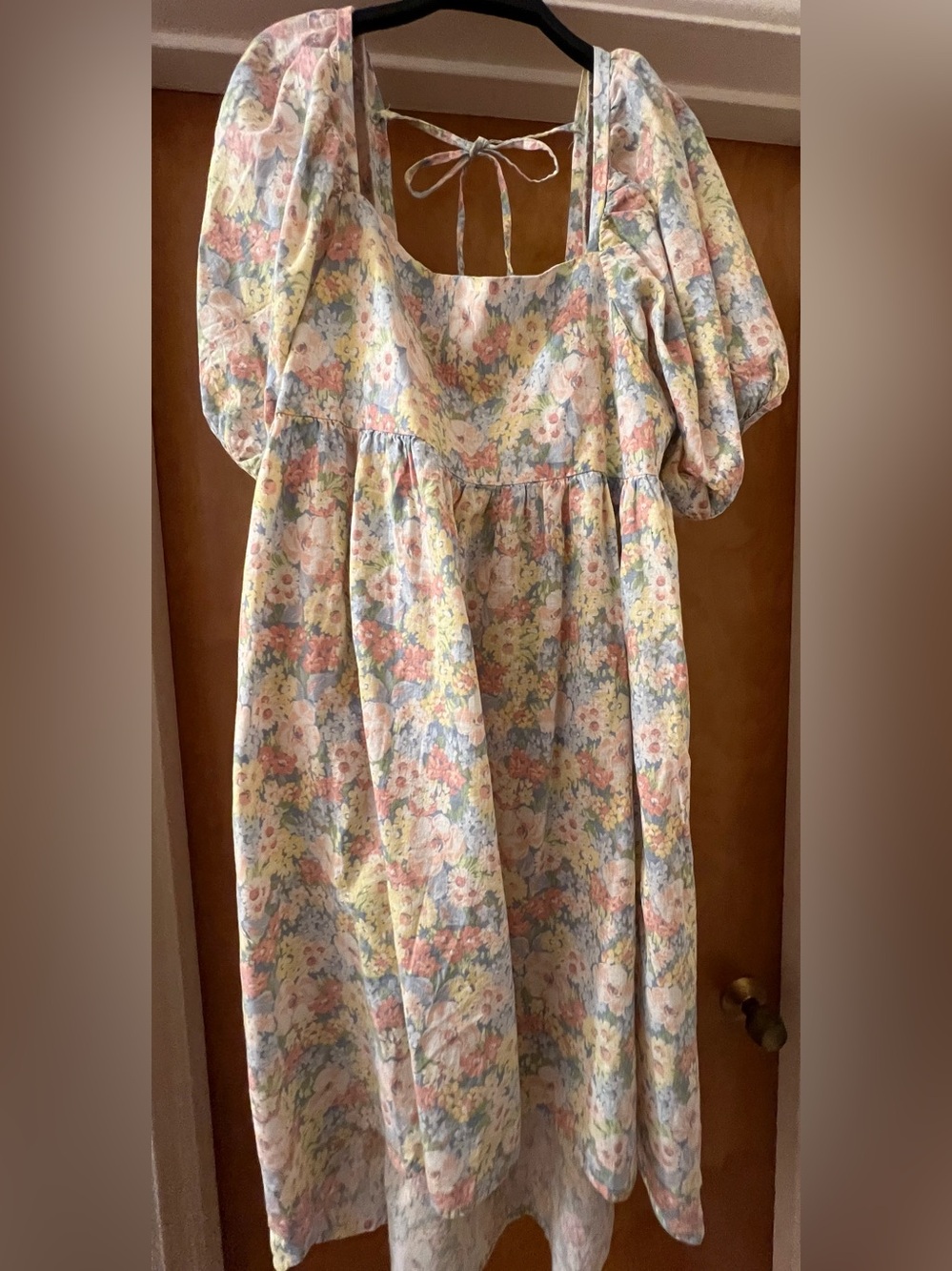 NWT Linen puffed sleeve bow tie-back sundress